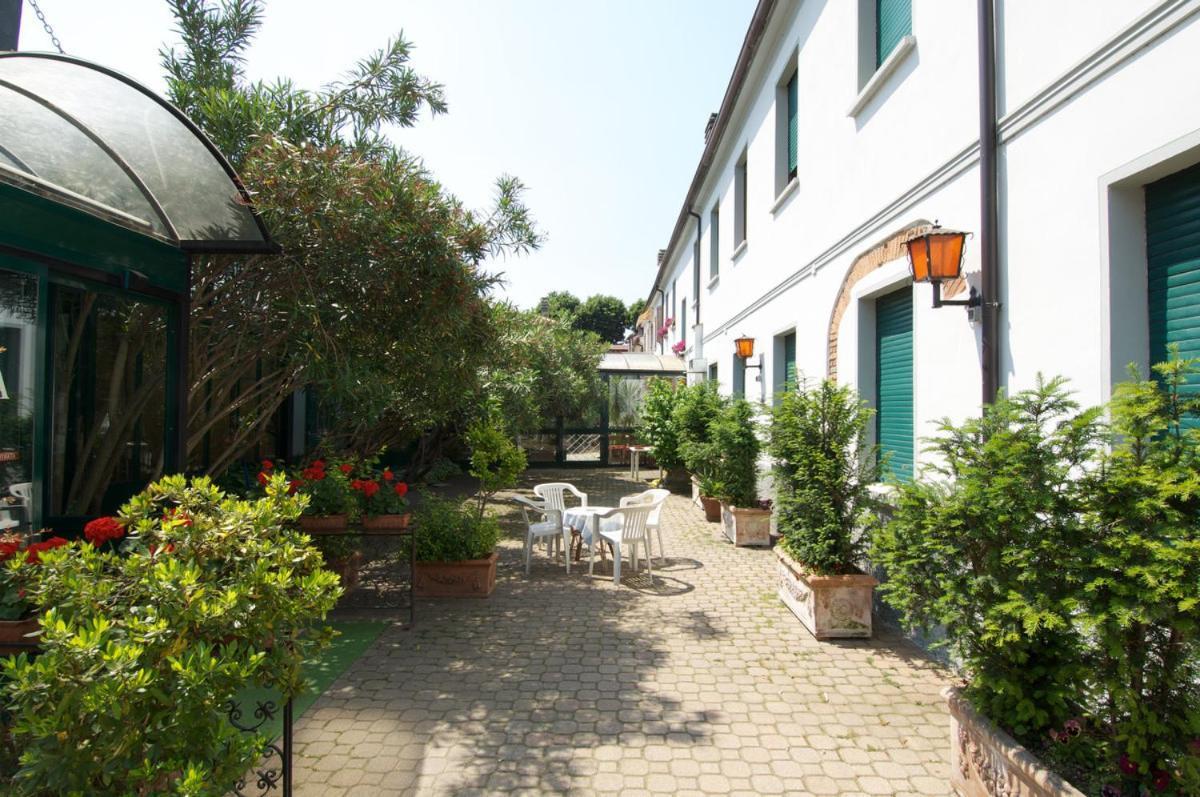 Hotel Il Granaio Porto Mantovano Exterior photo