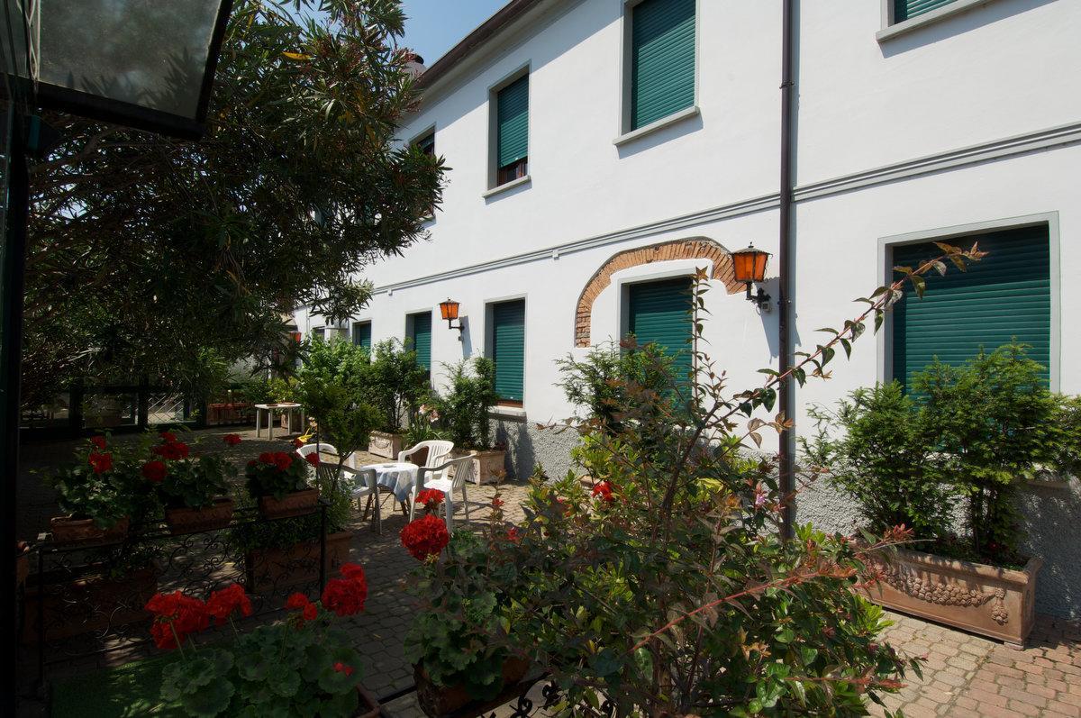 Hotel Il Granaio Porto Mantovano Exterior photo